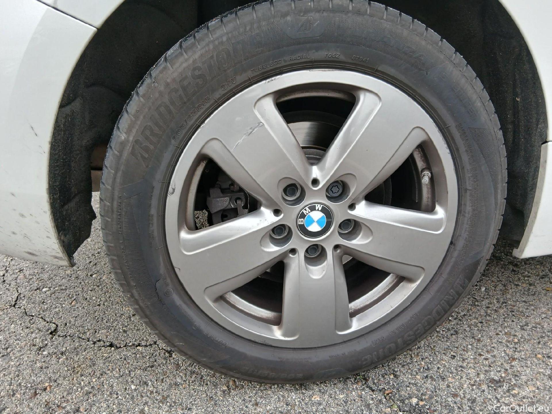  Bmw  Serie 1 BMW  / 2019 / 5P / berlina con portón 118i #25