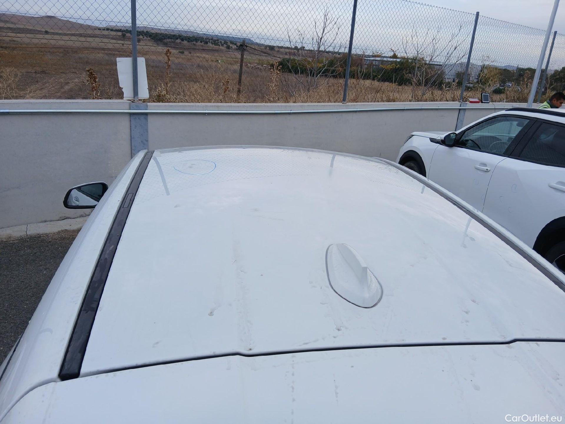  Bmw  Serie 1 BMW  / 2019 / 5P / berlina con portón 118i #11