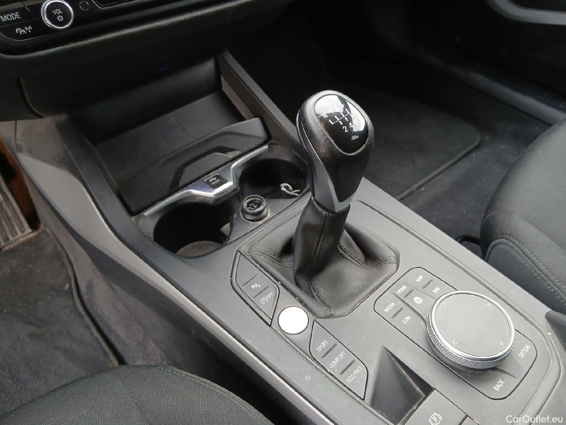  Bmw  Serie 1 BMW  / 2019 / 5P / berlina con portón 118i #1