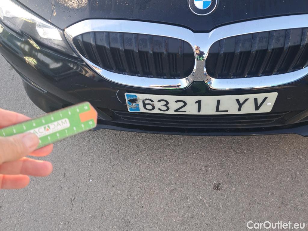  Bmw  Serie 3 BMW  / 2018 / 4P / sedán 318d Auto. #28