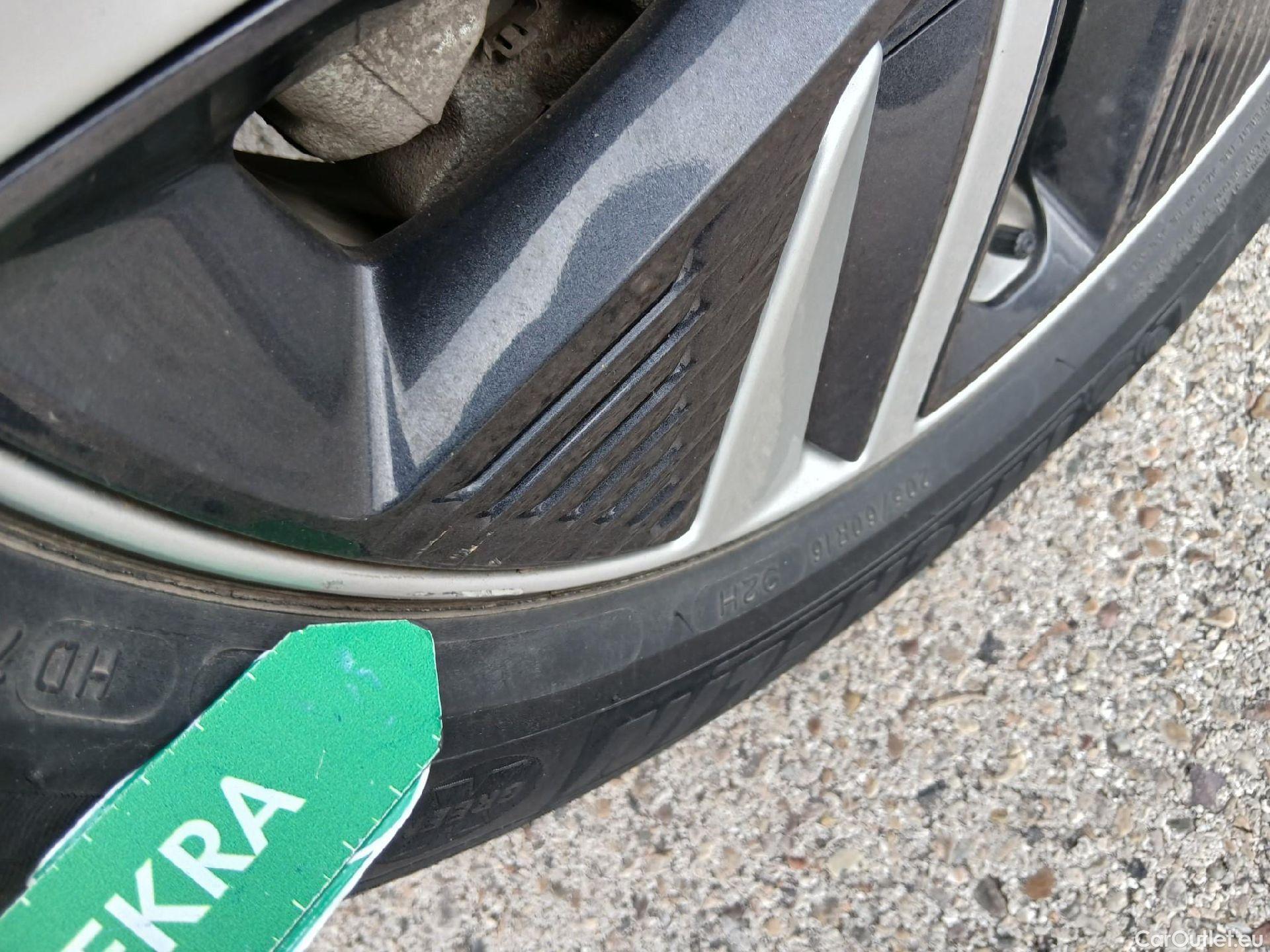  KIA  Niro KIA  / 2019 / 5P / crossover 1.6 GDi PHEV 104kW (141CV) Drive #3