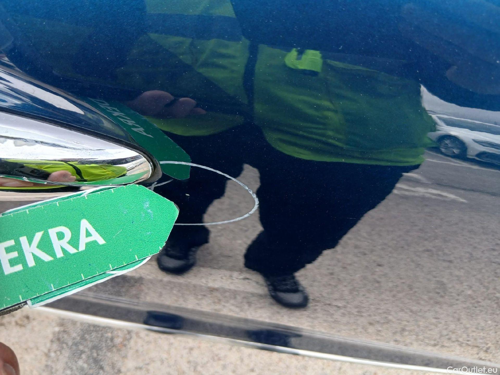  KIA  Niro KIA  / 2019 / 5P / crossover 1.6 GDi PHEV 104kW (141CV) Drive #35