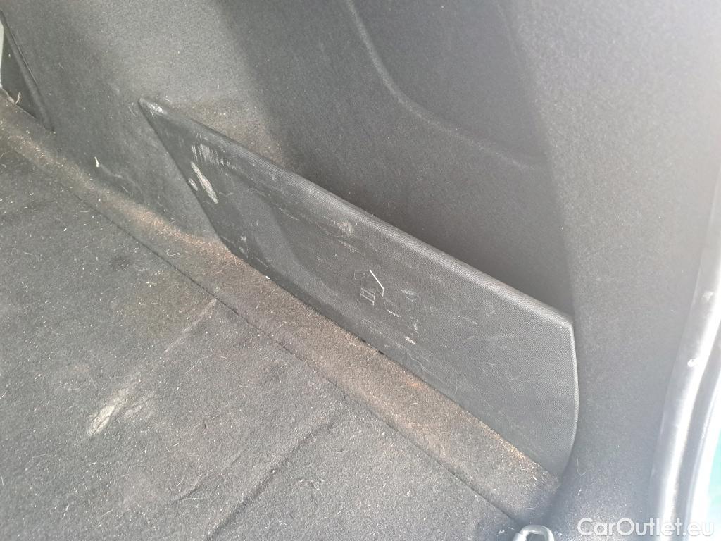  Peugeot  308 PEUGEOT  / 2017 / 5P / familiar SW Allure Pack BlueHDI 130 S&S EAT8 #32