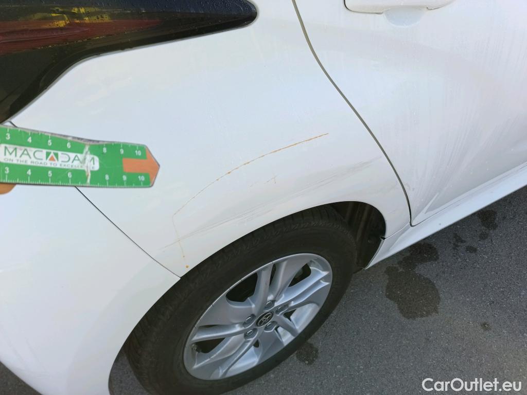  Toyota  Yaris TOYOTA  / 2020 / 5P / berlina con portón 1.5 120H Business Plus #1