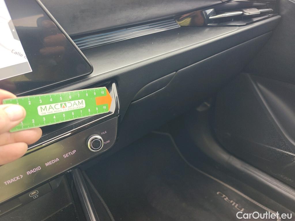  KIA  Niro KIA  / 2022 / 5P / crossover 1.6 GDi HEV 104kW (141CV) Drive #11