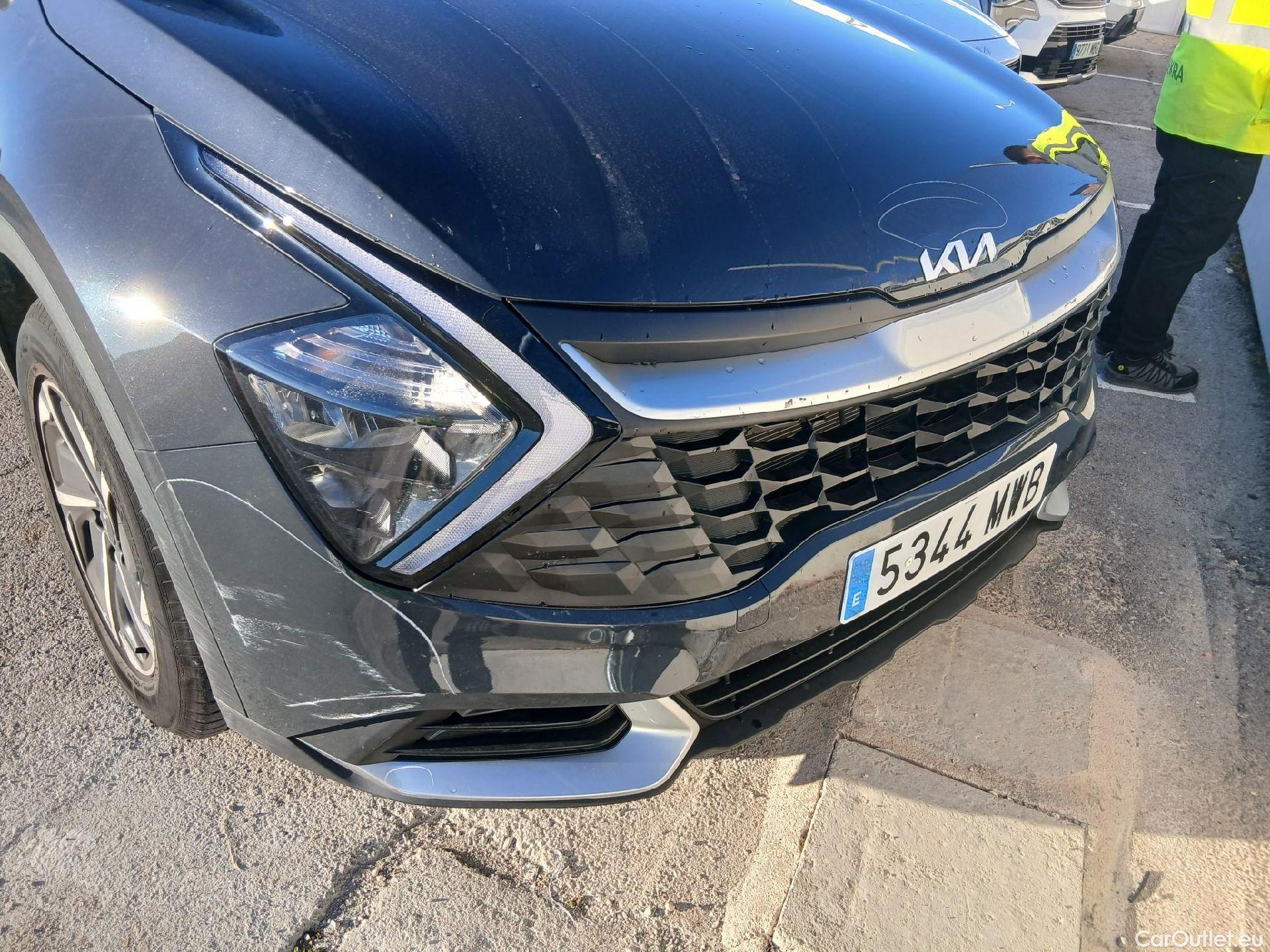  KIA  Sportage KIA  / 2022 / 5P / todoterreno 1.6 T-GDi 118kW (160CV) Drive 17