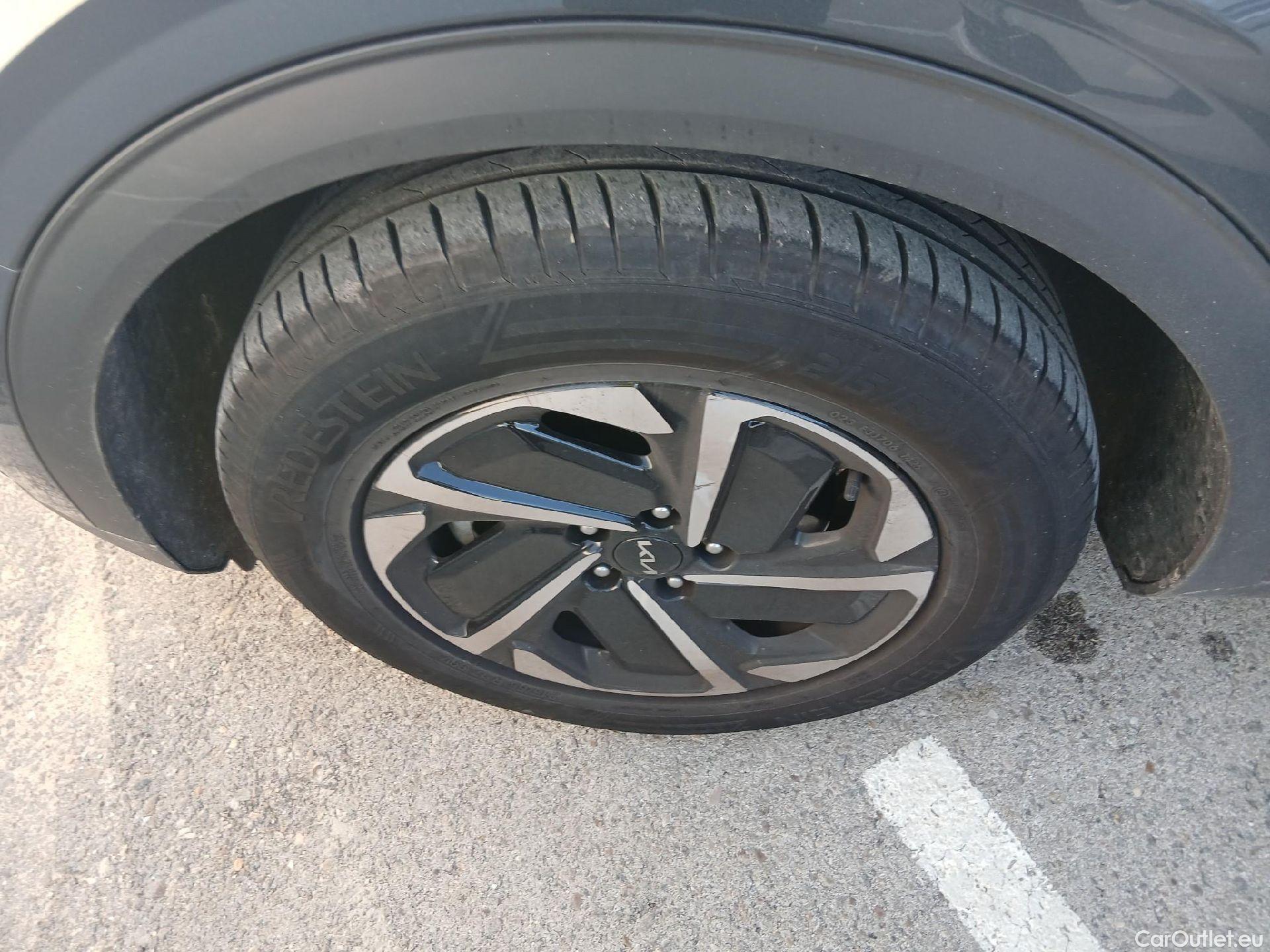  KIA  Sportage KIA  / 2022 / 5P / todoterreno 1.6 T-GDi 118kW (160CV) Drive 17