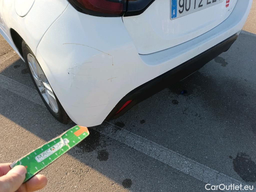  Toyota  Yaris TOYOTA  / 2020 / 5P / berlina con portón 1.5 120H Business Plus #17