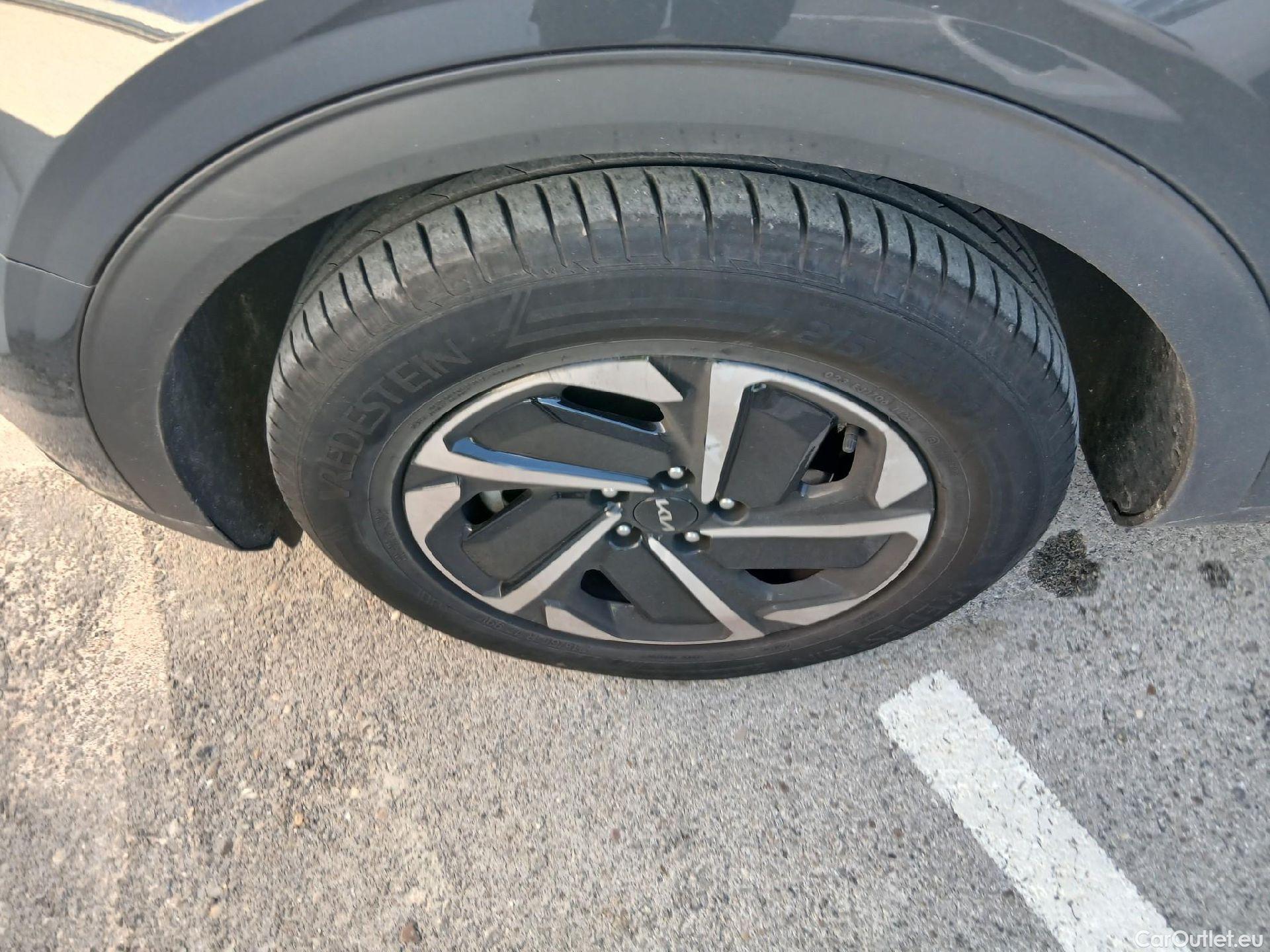  KIA  Sportage KIA  / 2022 / 5P / todoterreno 1.6 T-GDi 118kW (160CV) Drive 17