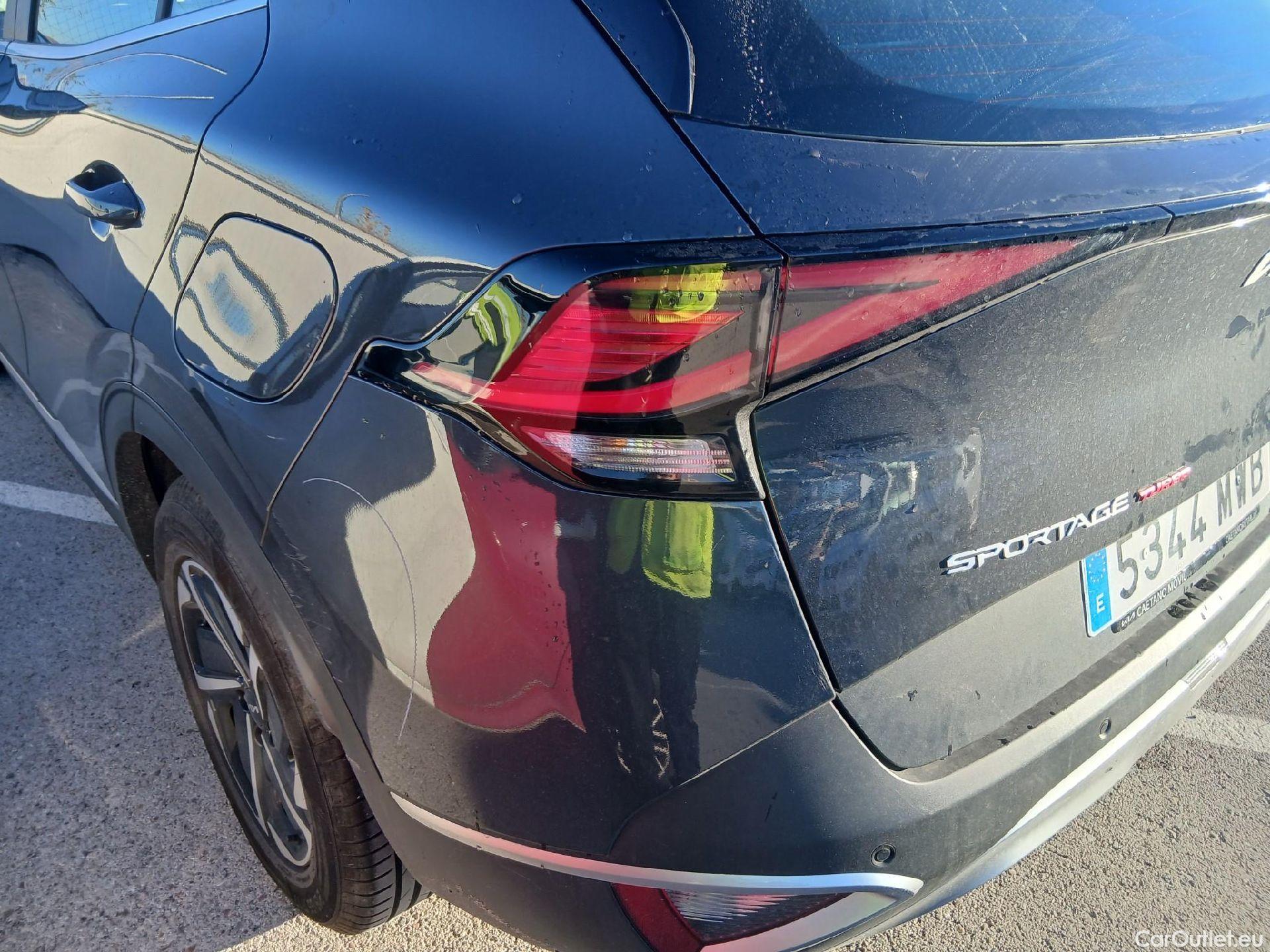  KIA  Sportage KIA  / 2022 / 5P / todoterreno 1.6 T-GDi 118kW (160CV) Drive 17