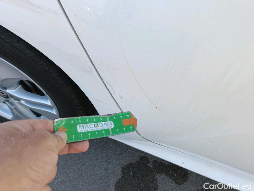  Toyota  Yaris TOYOTA  / 2020 / 5P / berlina con portón 1.5 120H Business Plus #12