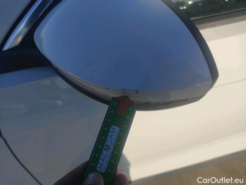  Volkswagen  T-ROC  Life 2.0 TDI 115CV MT6 E6d #41