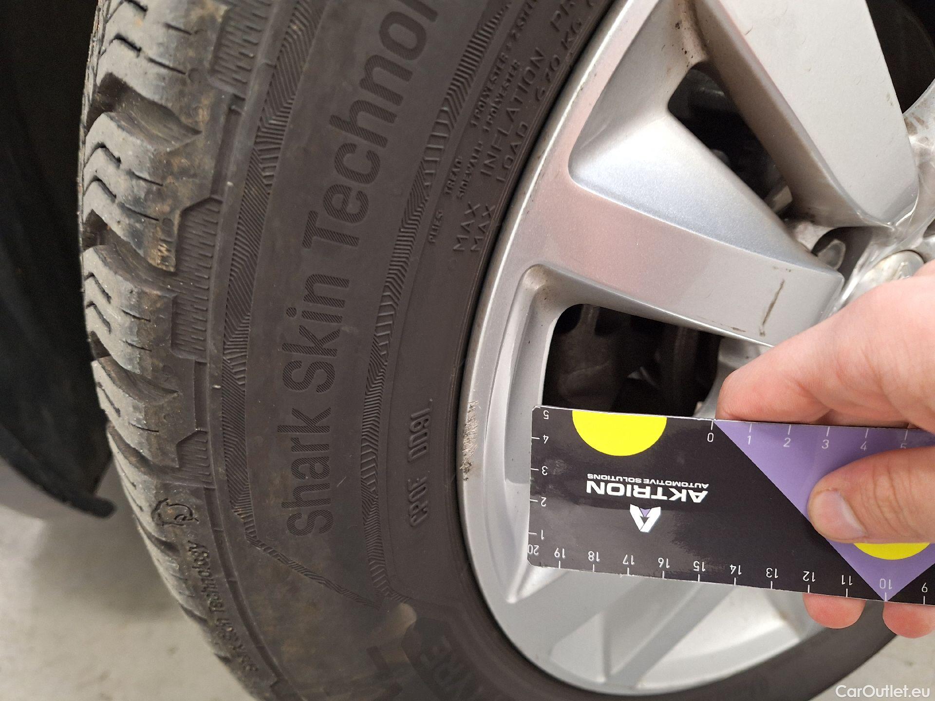  Peugeot  308 Peugeot,  FL'17, Peugeot  1.2 PureTech 110 S&S Active Pack 5d #2