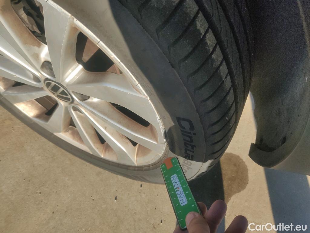  Volkswagen  T-ROC  Life 2.0 TDI 115CV MT6 E6d #5