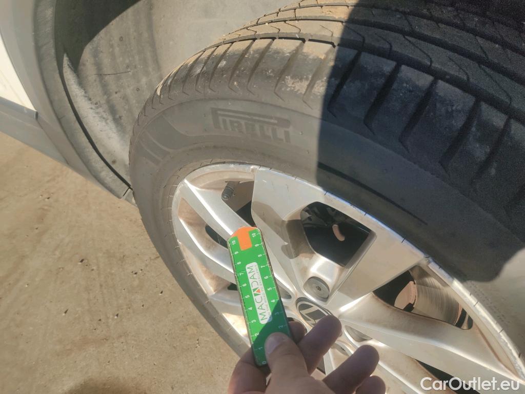  Volkswagen  T-ROC  Life 2.0 TDI 115CV MT6 E6d #4