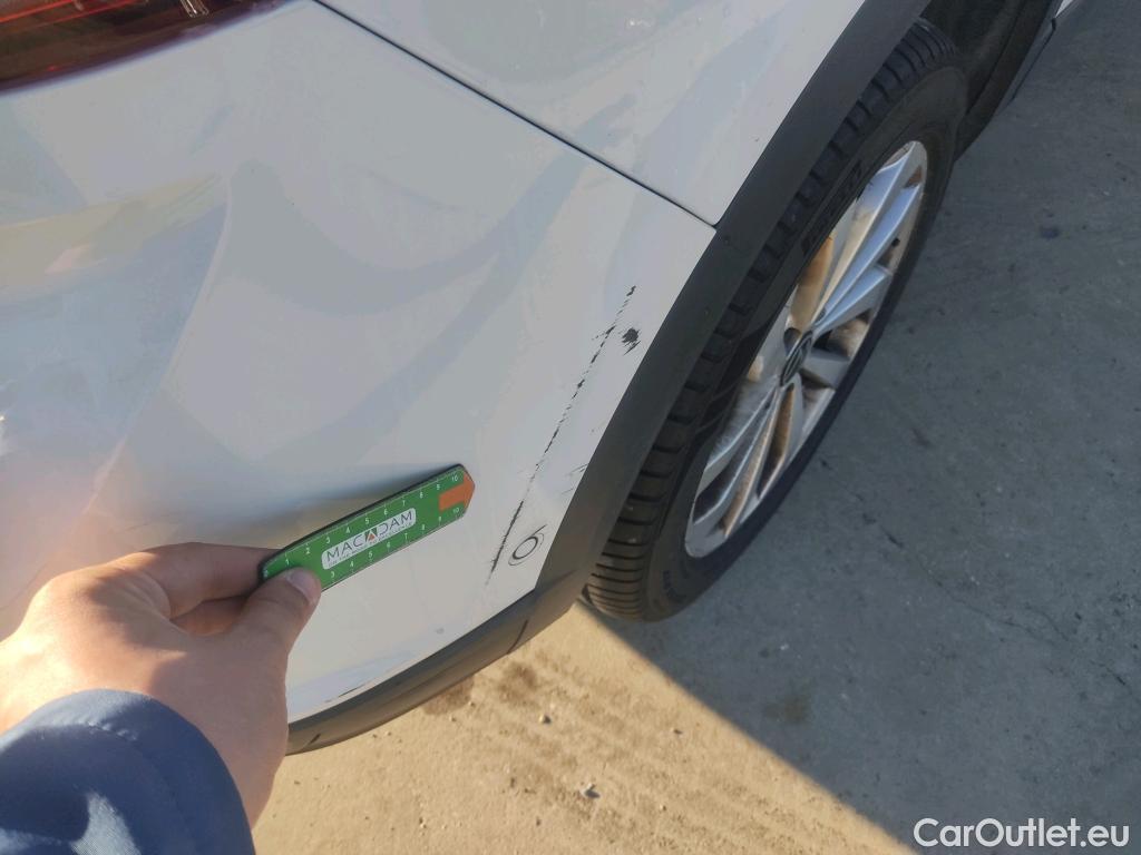  Volkswagen  T-ROC  Life 2.0 TDI 115CV MT6 E6d #22