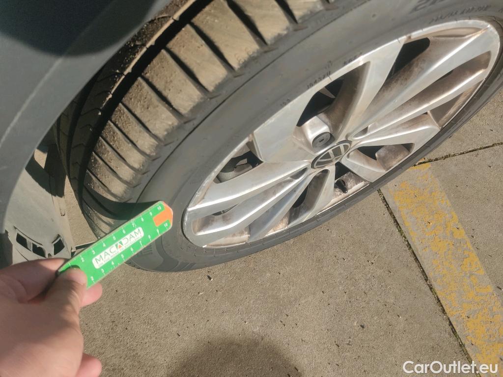  Volkswagen  T-ROC  Life 2.0 TDI 115CV MT6 E6d #7