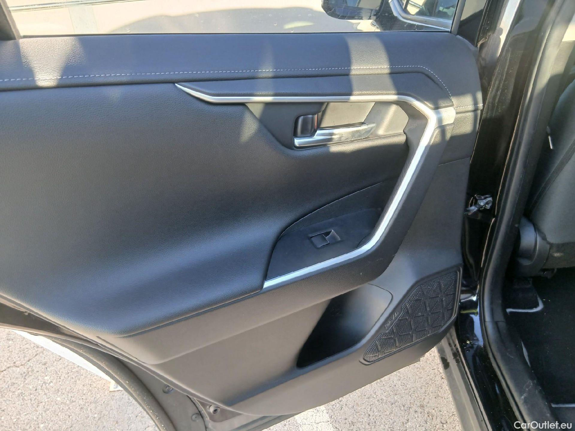  Toyota  RAV4 TOYOTA  / 2018 / 5P / todoterreno 2.5l 220H Advance #7