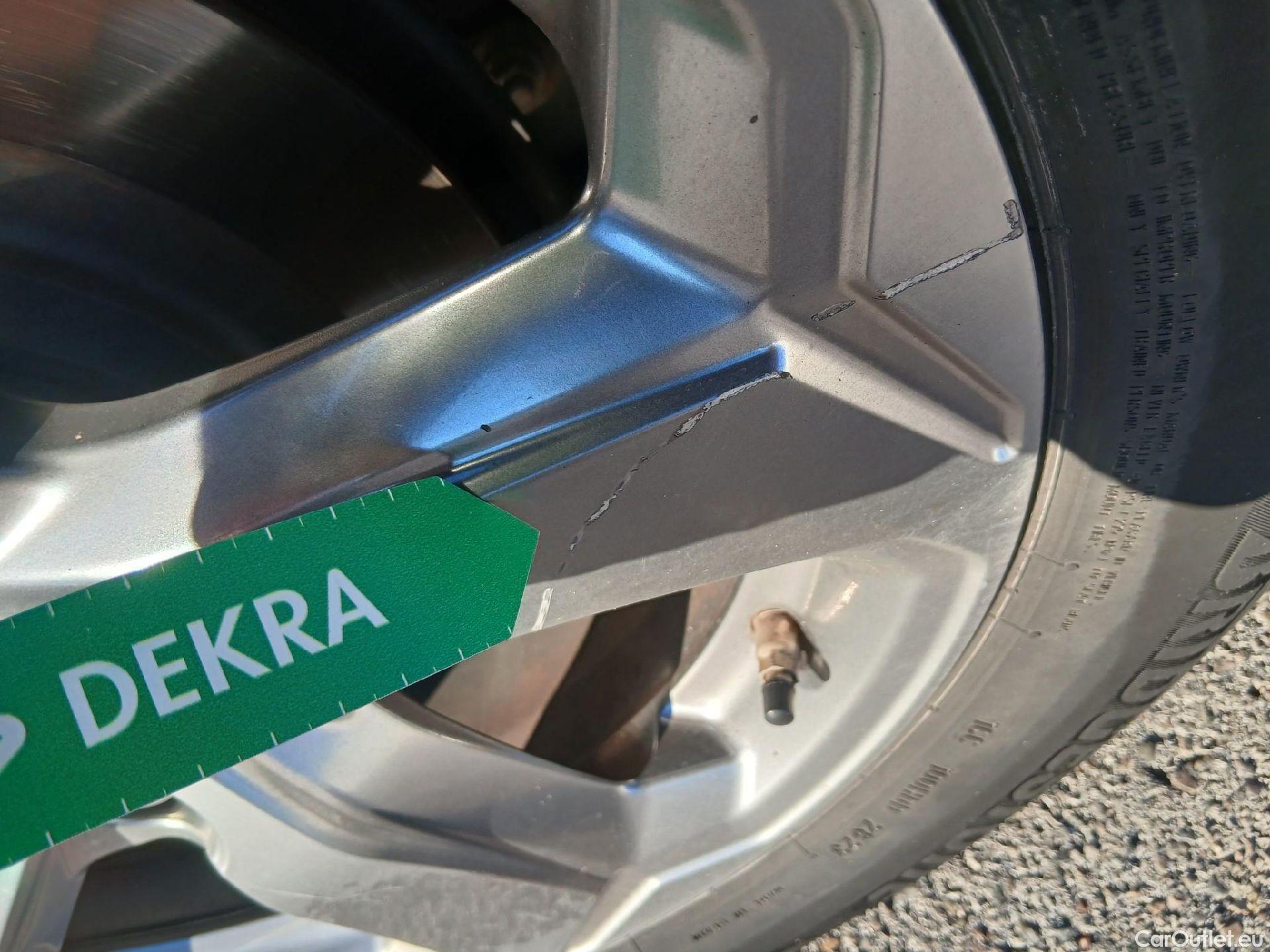  Toyota  RAV4 TOYOTA  / 2018 / 5P / todoterreno 2.5l 220H Advance #10