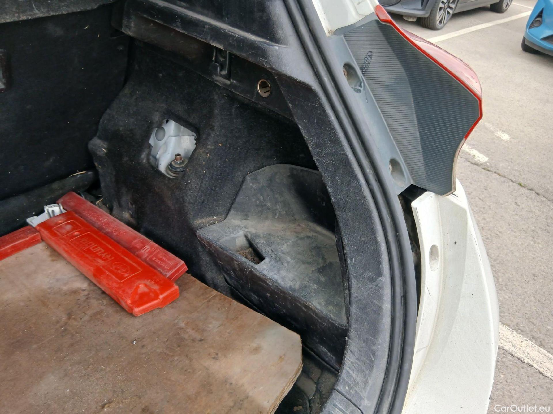  Toyota  Auris TOYOTA  / 2015 / 5P / berlina con portón 1.8 140H Hybrid Business #37