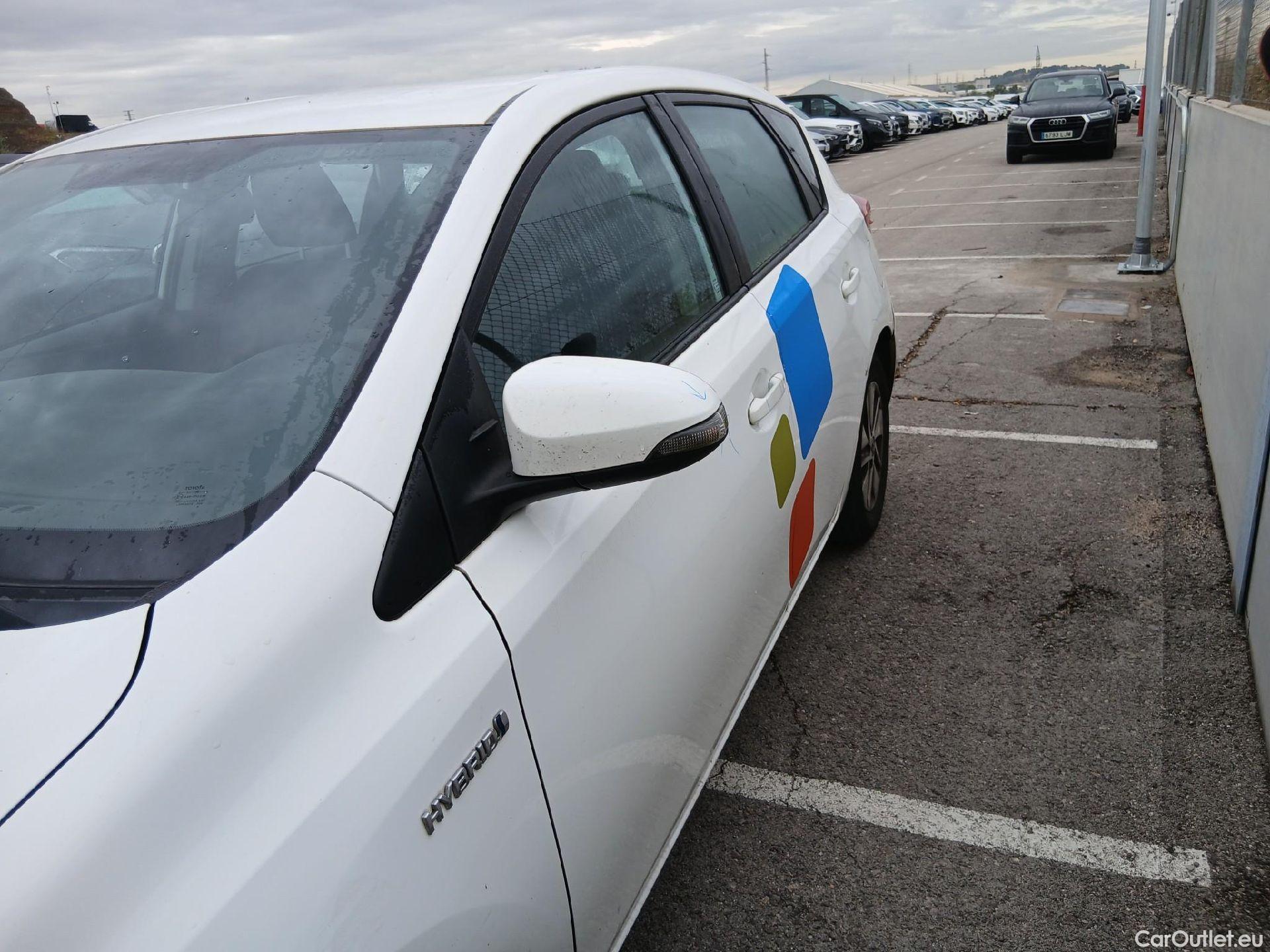  Toyota  Auris TOYOTA  / 2015 / 5P / berlina con portón 1.8 140H Hybrid Business #9