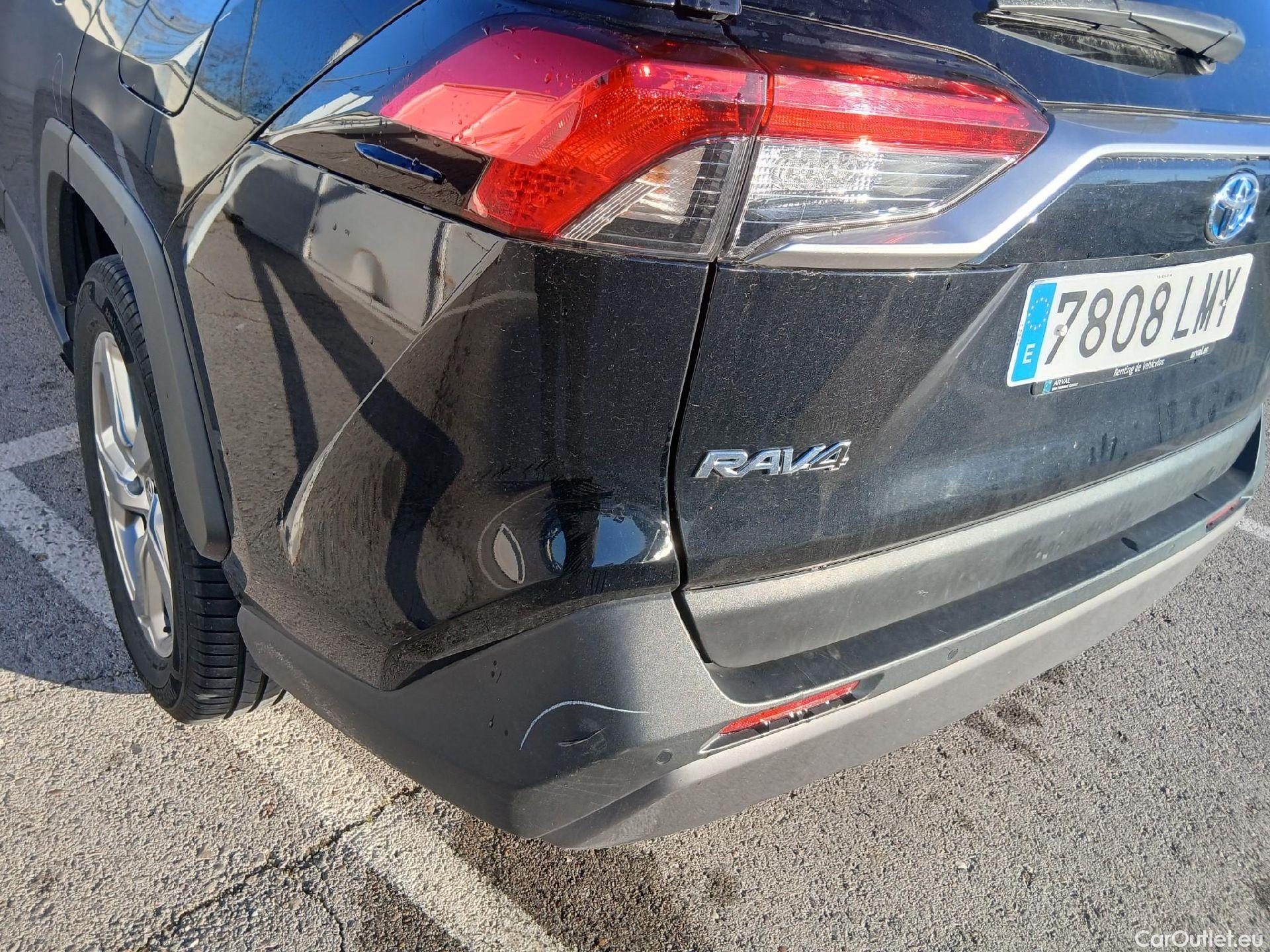  Toyota  RAV4 TOYOTA  / 2018 / 5P / todoterreno 2.5l 220H Advance #30