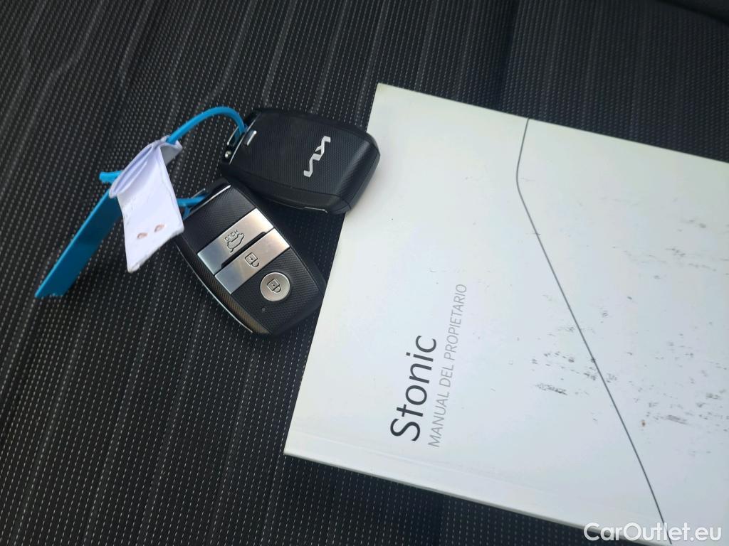  KIA  STONIC KIA  / 2017 / 5P / todoterreno 1.0 T-GDi 88kW (120CV) MHEV iMT GT Line #25