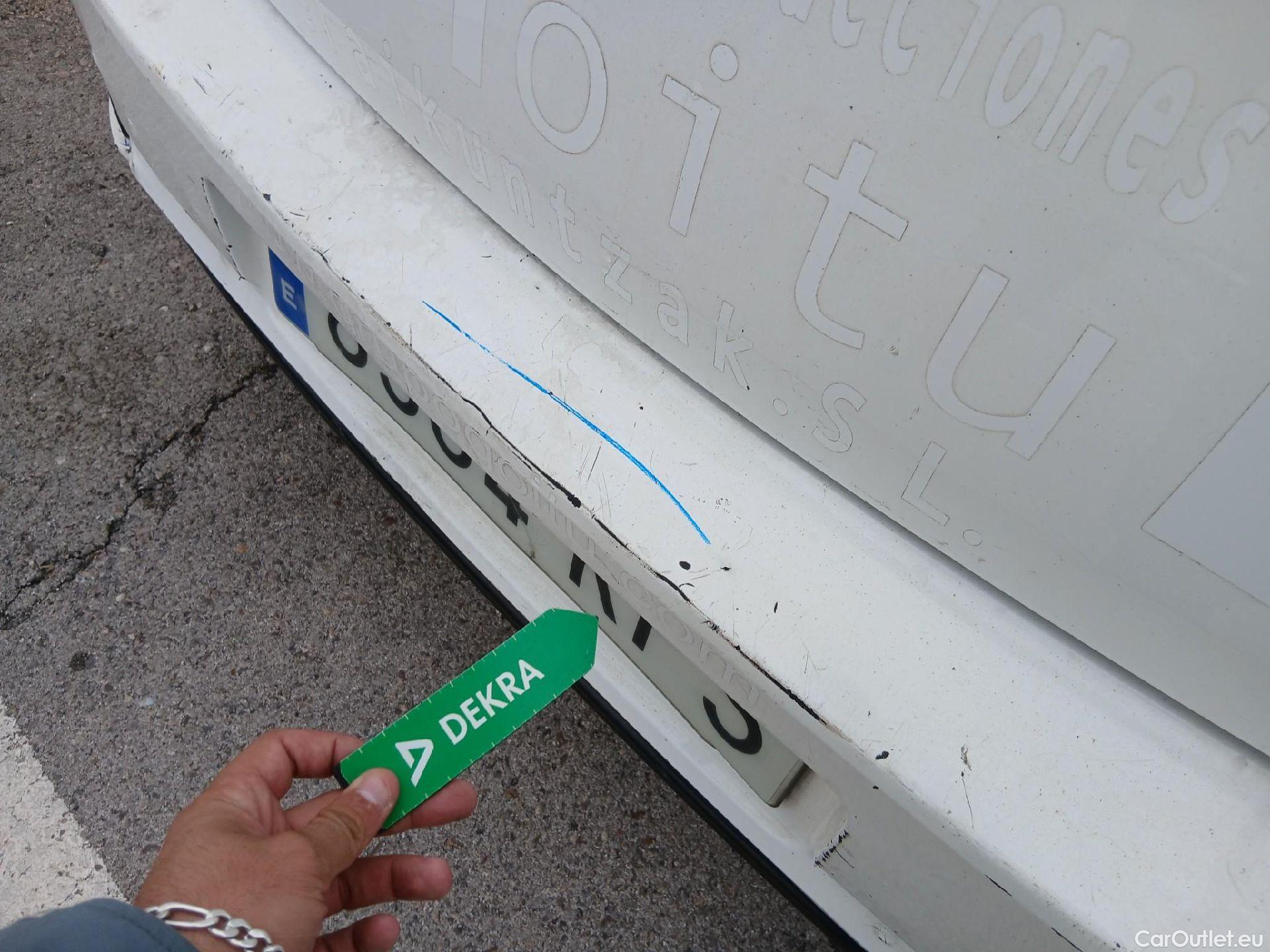  Toyota  Auris TOYOTA  / 2015 / 5P / berlina con portón 1.8 140H Hybrid Business #28