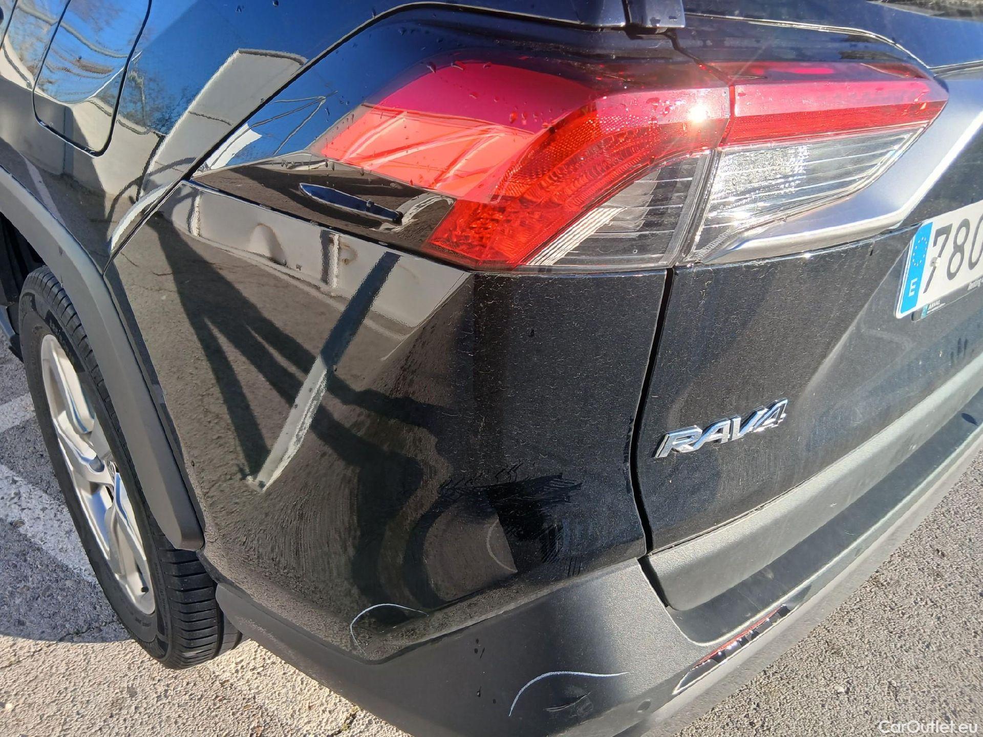  Toyota  RAV4 TOYOTA  / 2018 / 5P / todoterreno 2.5l 220H Advance #33