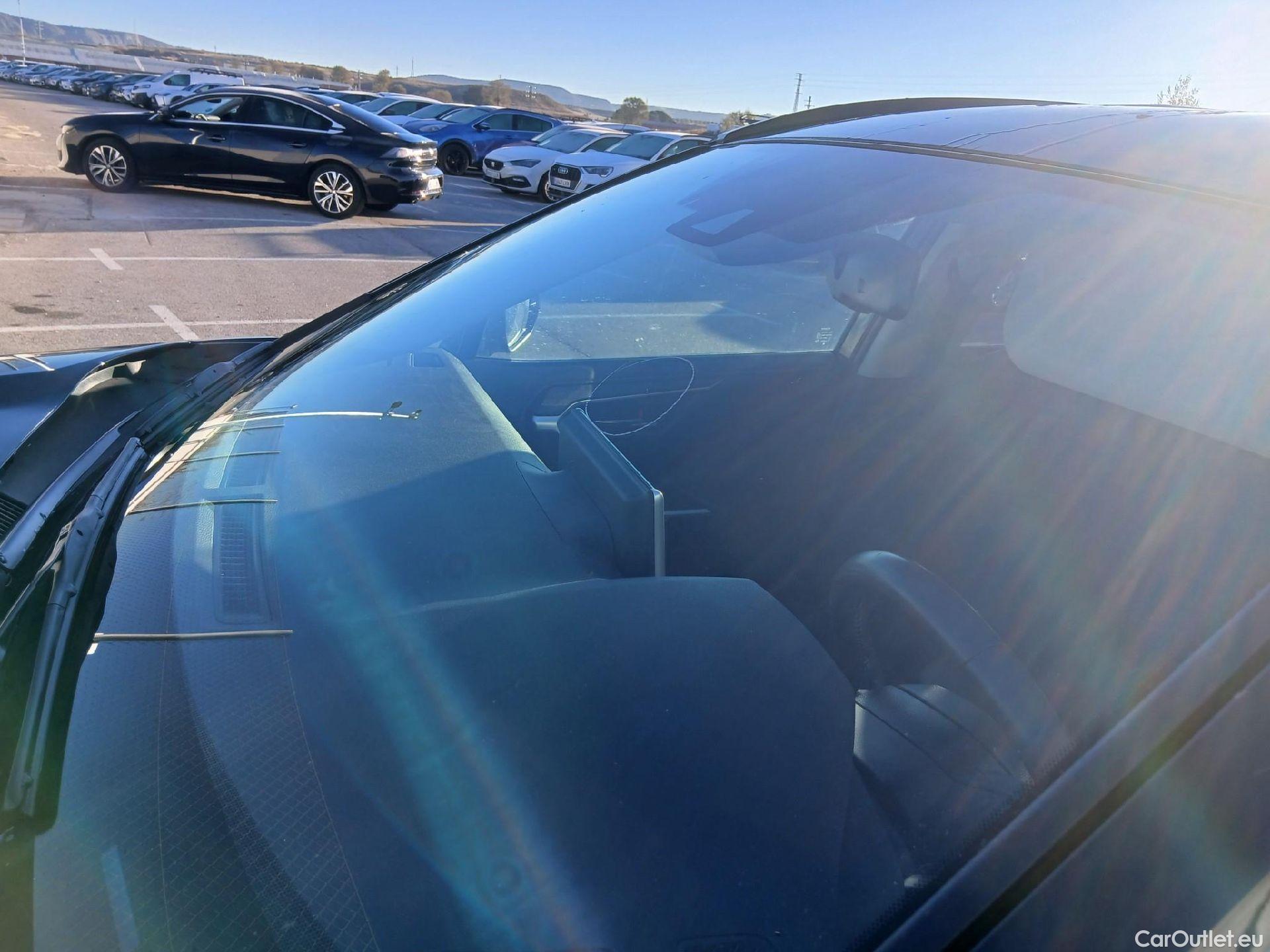  Toyota  RAV4 TOYOTA  / 2018 / 5P / todoterreno 2.5l 220H Advance #13