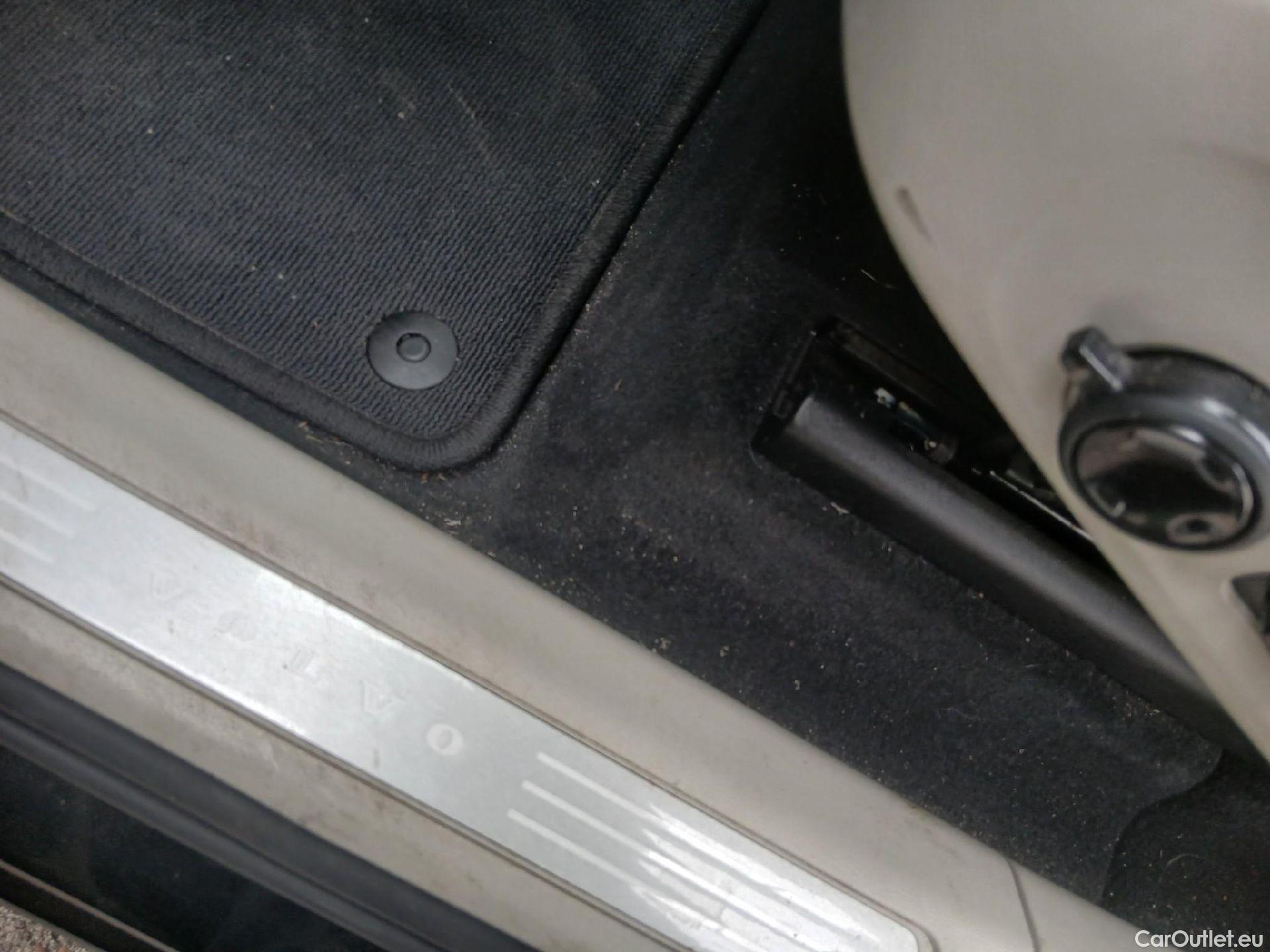  Volvo  XC60 VOLVO  / 2017 / 5P / todoterreno 2.0 T8 AWD Inscription Auto #4