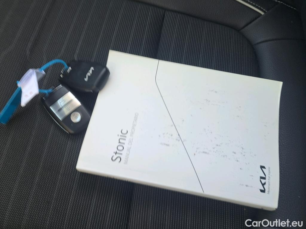  KIA  STONIC KIA  / 2017 / 5P / todoterreno 1.0 T-GDi 88kW (120CV) MHEV iMT GT Line #24