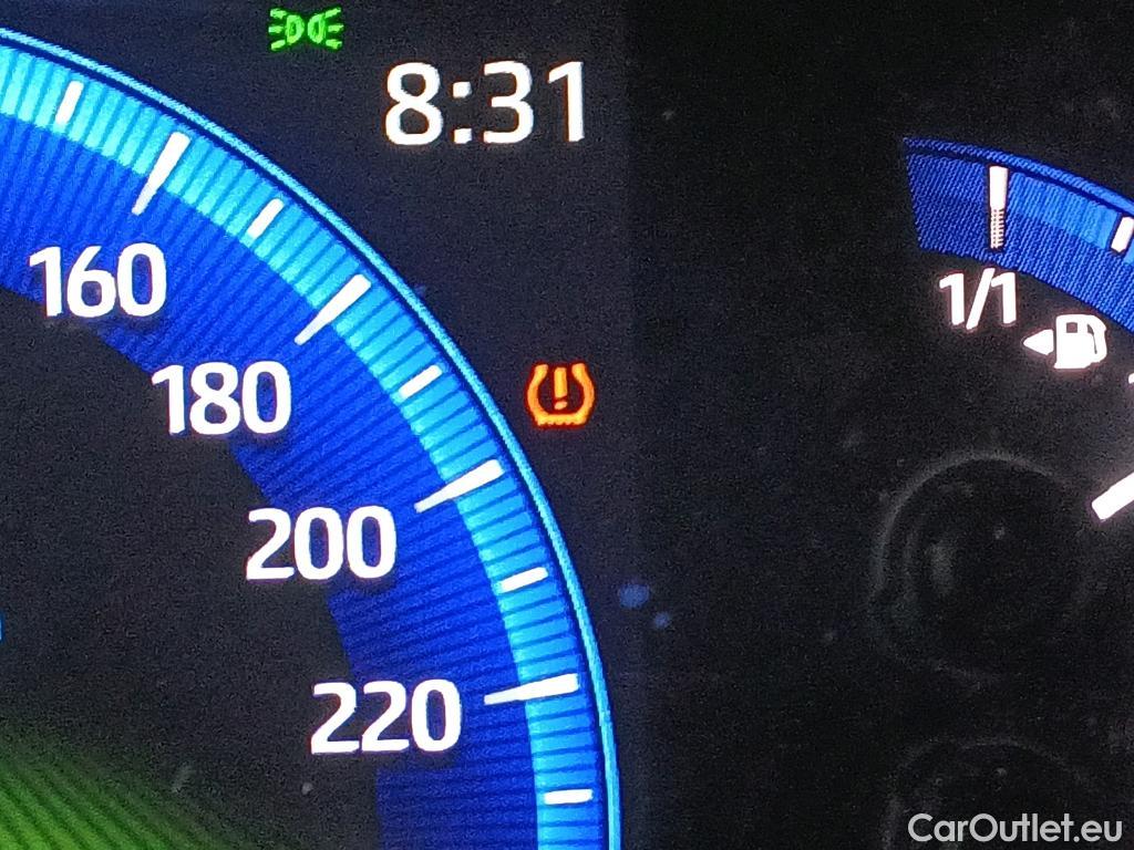  Toyota  Corolla TOYOTA  / 2019 / 5P / familiar 1.8 125H ACTIVE TECH E-CVT TOU SPORT #24