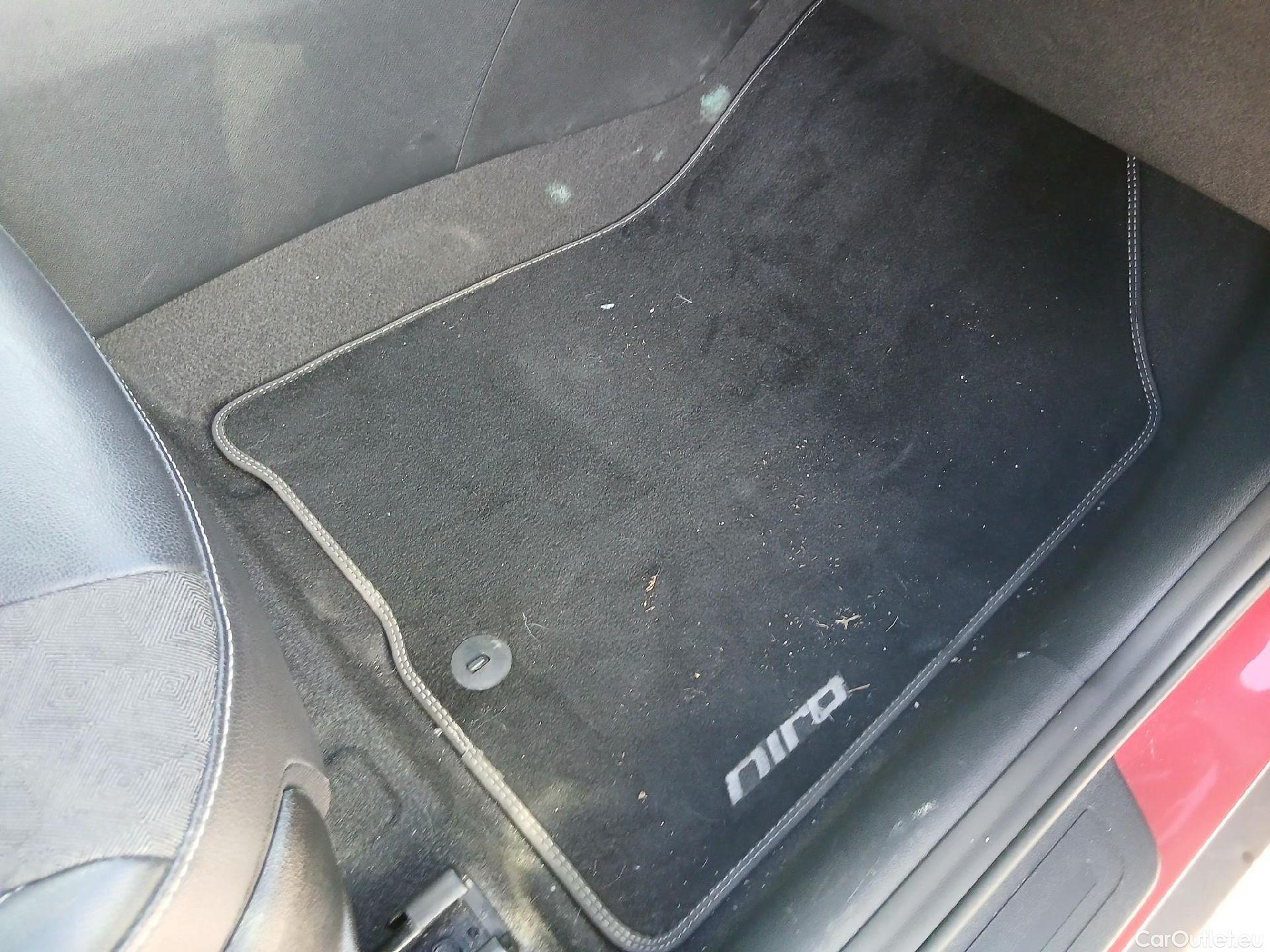  KIA  Niro KIA  / 2019 / 5P / crossover 1.6 GDi PHEV 104kW (141CV) Drive #31