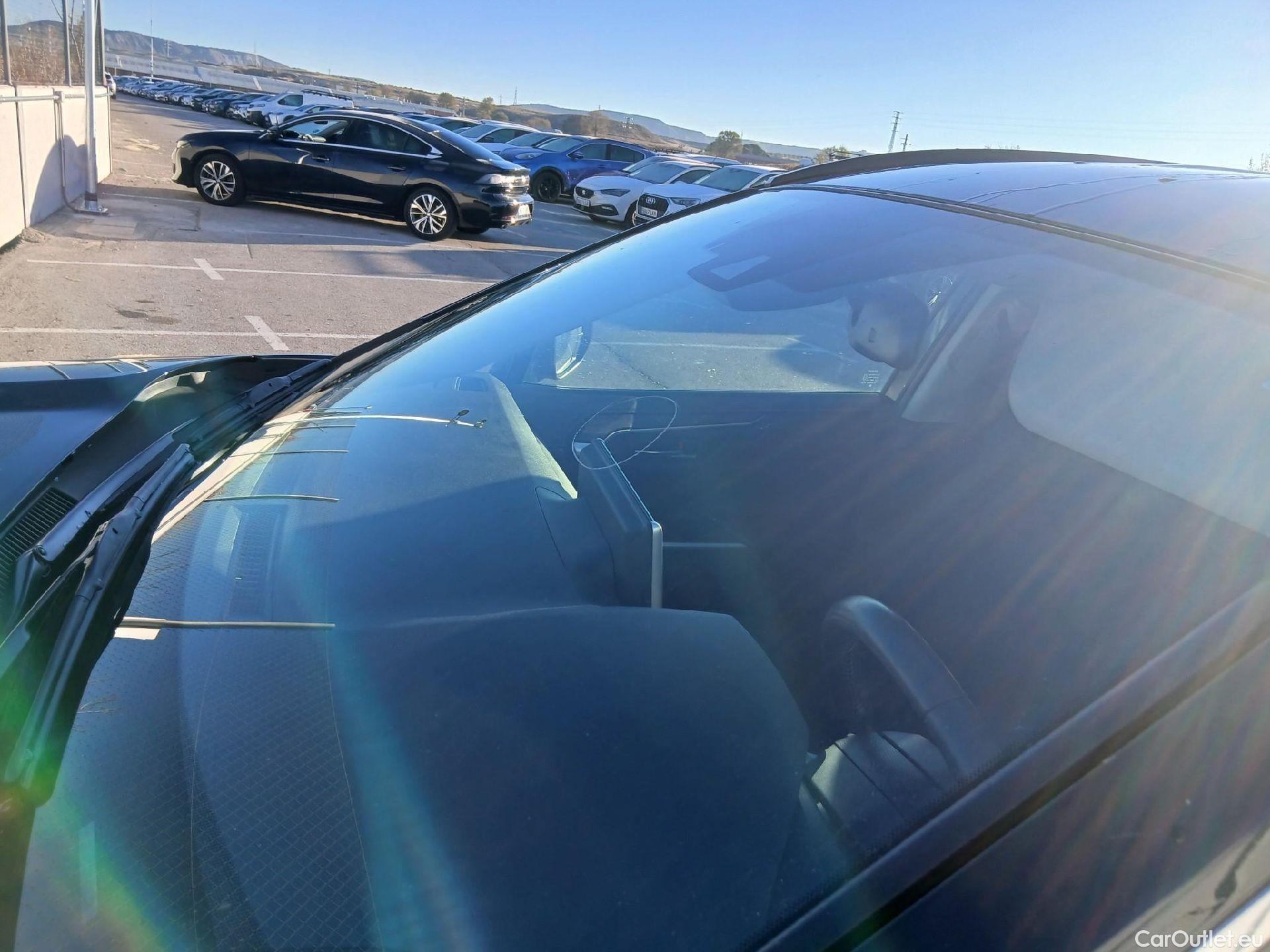  Toyota  RAV4 TOYOTA  / 2018 / 5P / todoterreno 2.5l 220H Advance #15