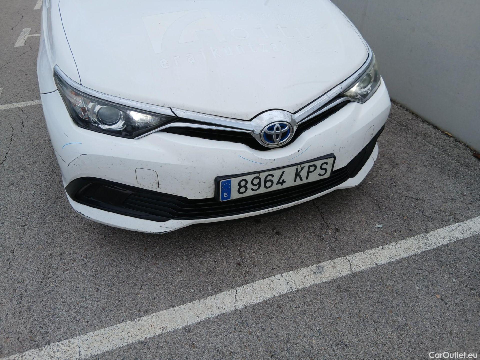  Toyota  Auris TOYOTA  / 2015 / 5P / berlina con portón 1.8 140H Hybrid Business #2