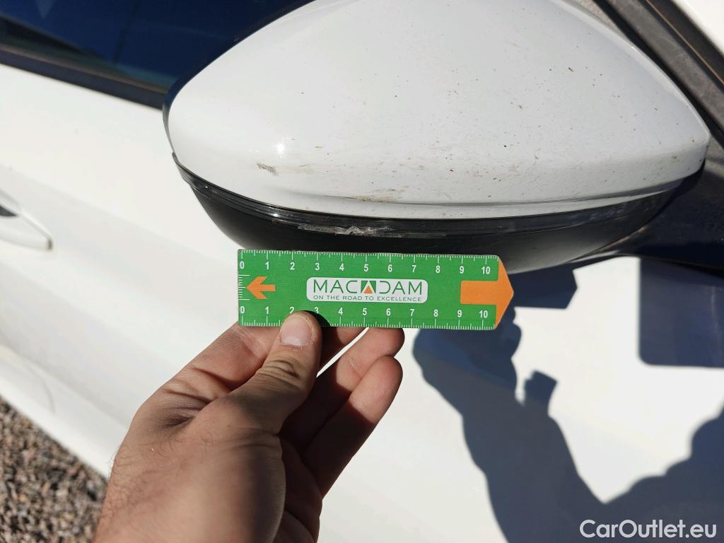  Peugeot  208 PEUGEOT  / 2019 / 5P / berlina con portón BlueHDi 73kW (100CV) Allure #14