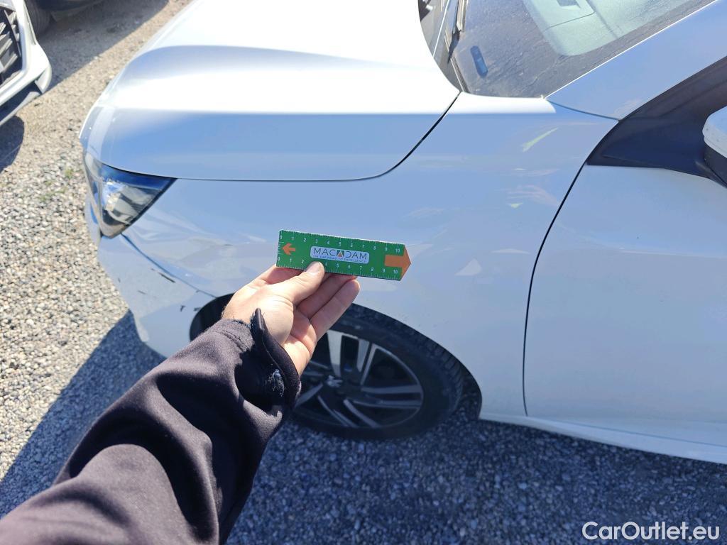  Peugeot  208 PEUGEOT  / 2019 / 5P / berlina con portón BlueHDi 73kW (100CV) Allure #3