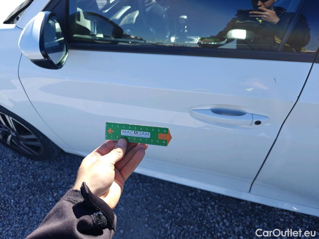  Peugeot  208 PEUGEOT  / 2019 / 5P / berlina con portón BlueHDi 73kW (100CV) Allure #28