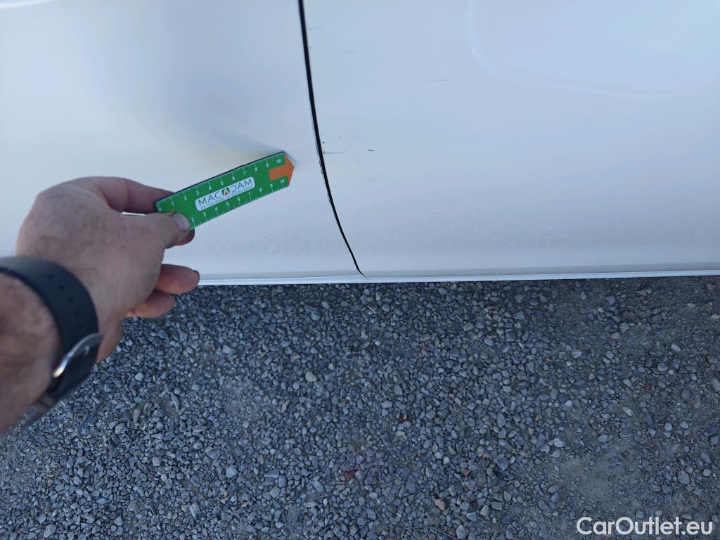  Peugeot  308 PEUGEOT  / 2017 / 5P / berlina con portón 5p Style BlueHDi 130 S&S #8