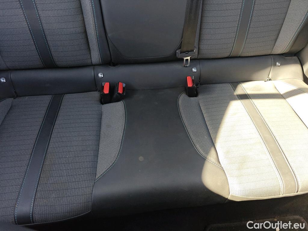  Peugeot  208 PEUGEOT  / 2019 / 5P / berlina con portón BlueHDi 73kW (100CV) Allure #35