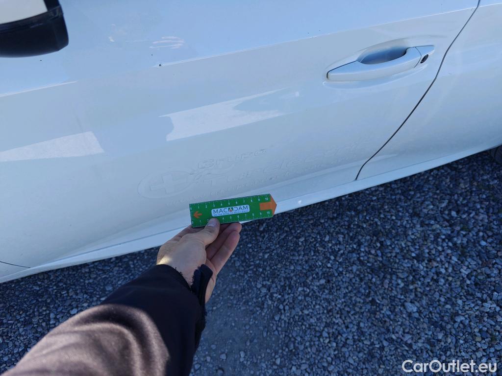  Peugeot  208 PEUGEOT  / 2019 / 5P / berlina con portón BlueHDi 73kW (100CV) Allure #38