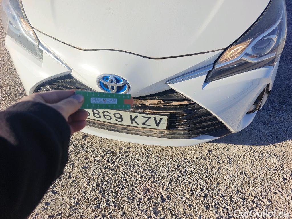  Toyota  Yaris TOYOTA  / 2017 / 5P / berlina con portón 1.5 100H Active Tech #1