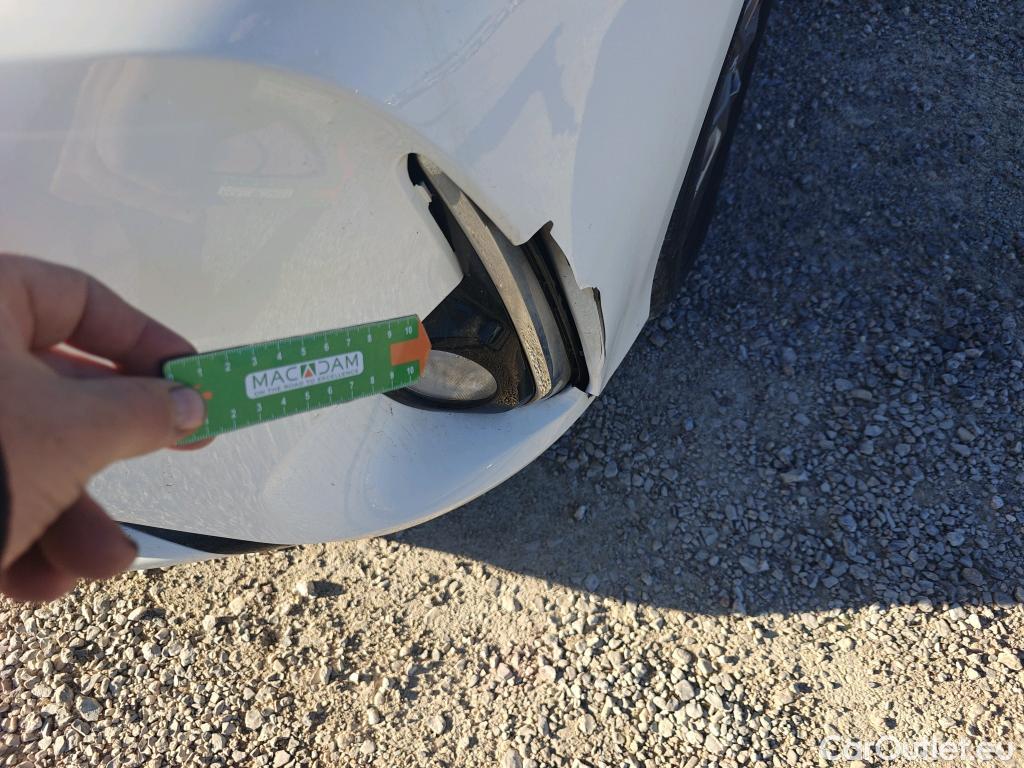  Toyota  Yaris TOYOTA  / 2017 / 5P / berlina con portón 1.5 100H Active Tech #2