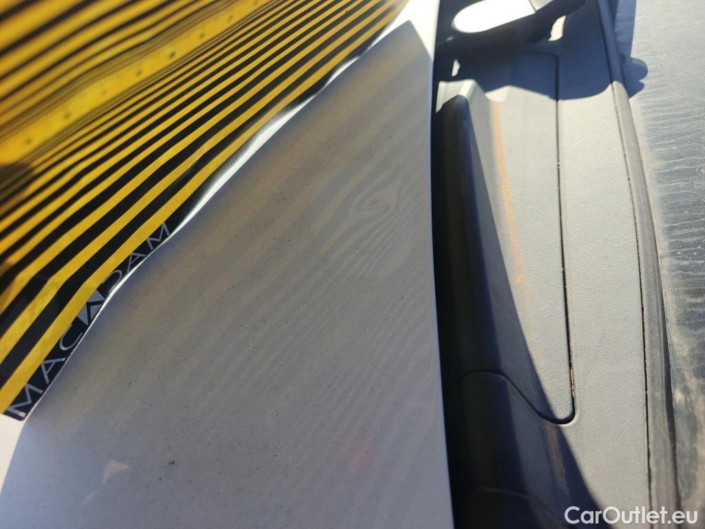  Toyota  Yaris TOYOTA  / 2017 / 5P / berlina con portón 1.5 100H Active Tech #25