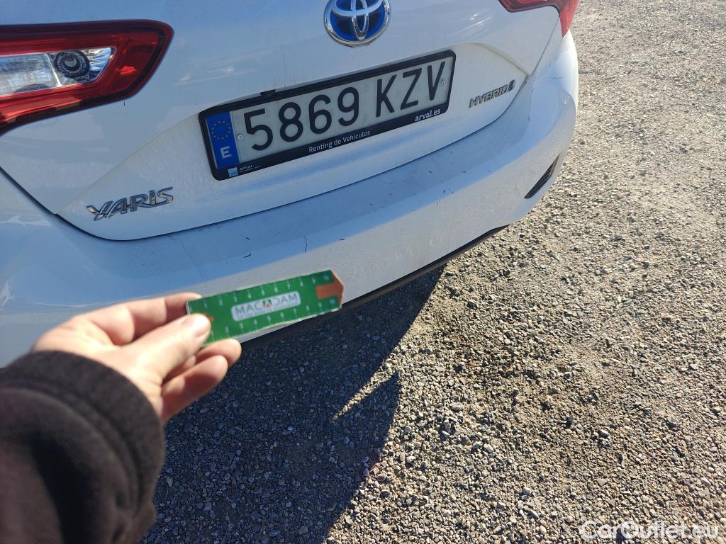  Toyota  Yaris TOYOTA  / 2017 / 5P / berlina con portón 1.5 100H Active Tech #14