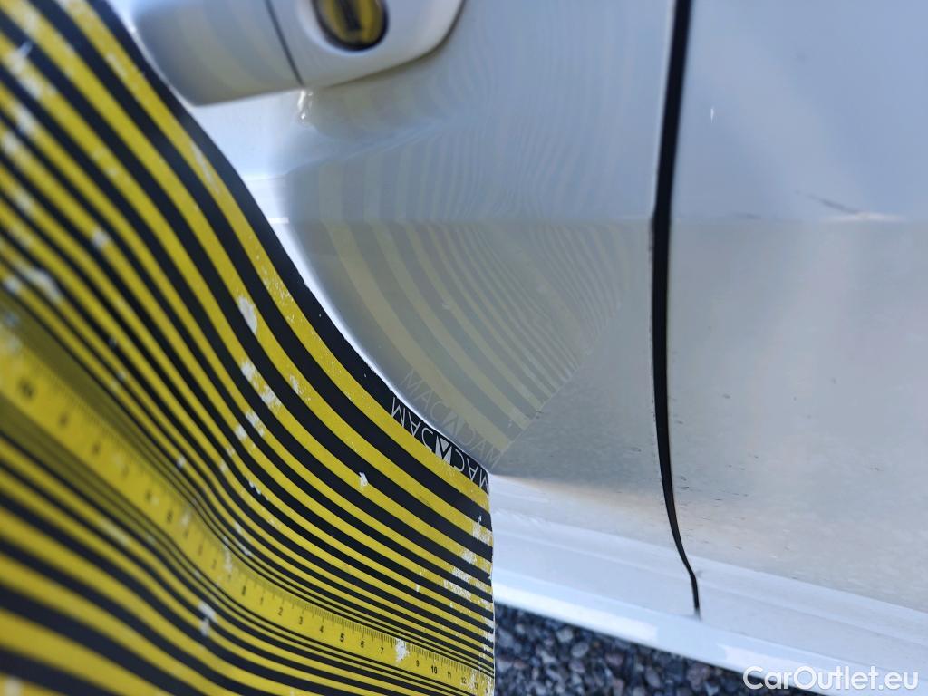  Peugeot  208 PEUGEOT  / 2019 / 5P / berlina con portón BlueHDi 73kW (100CV) Allure #31