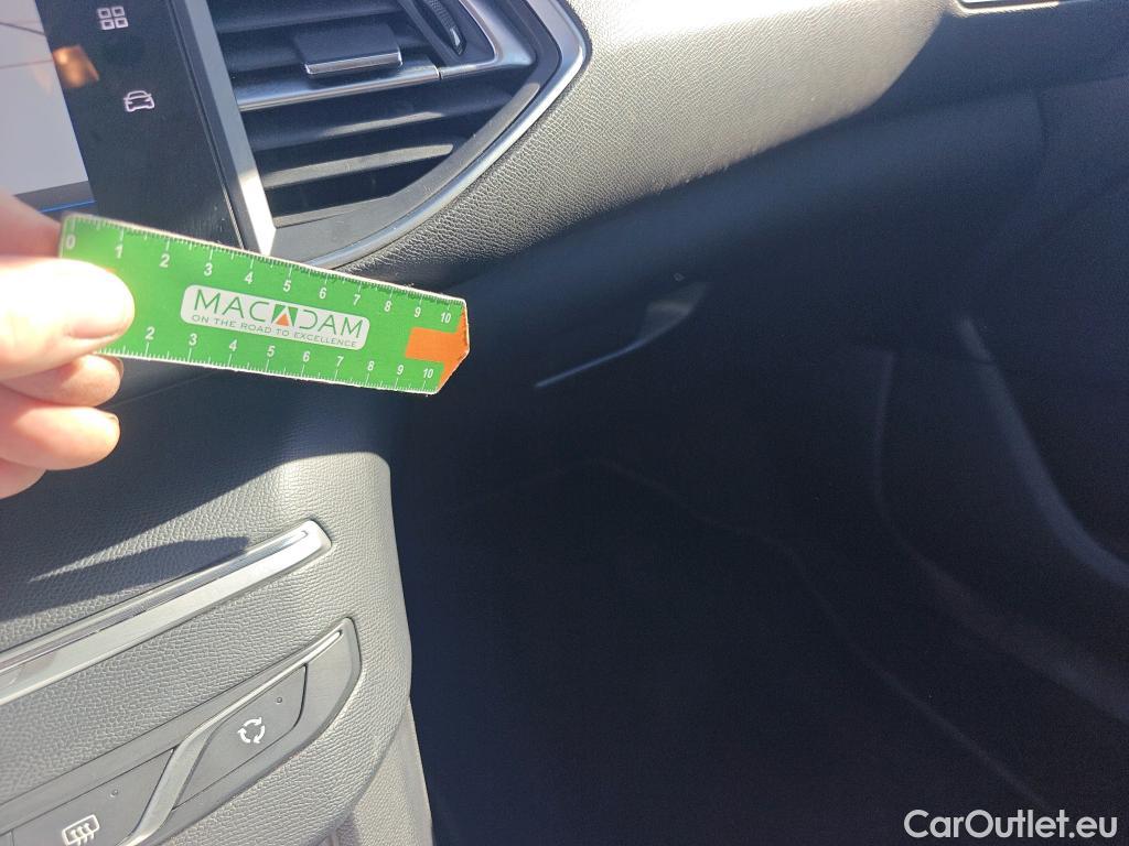  Peugeot  308 PEUGEOT  / 2017 / 5P / berlina con portón 5p Style BlueHDi 130 S&S #21