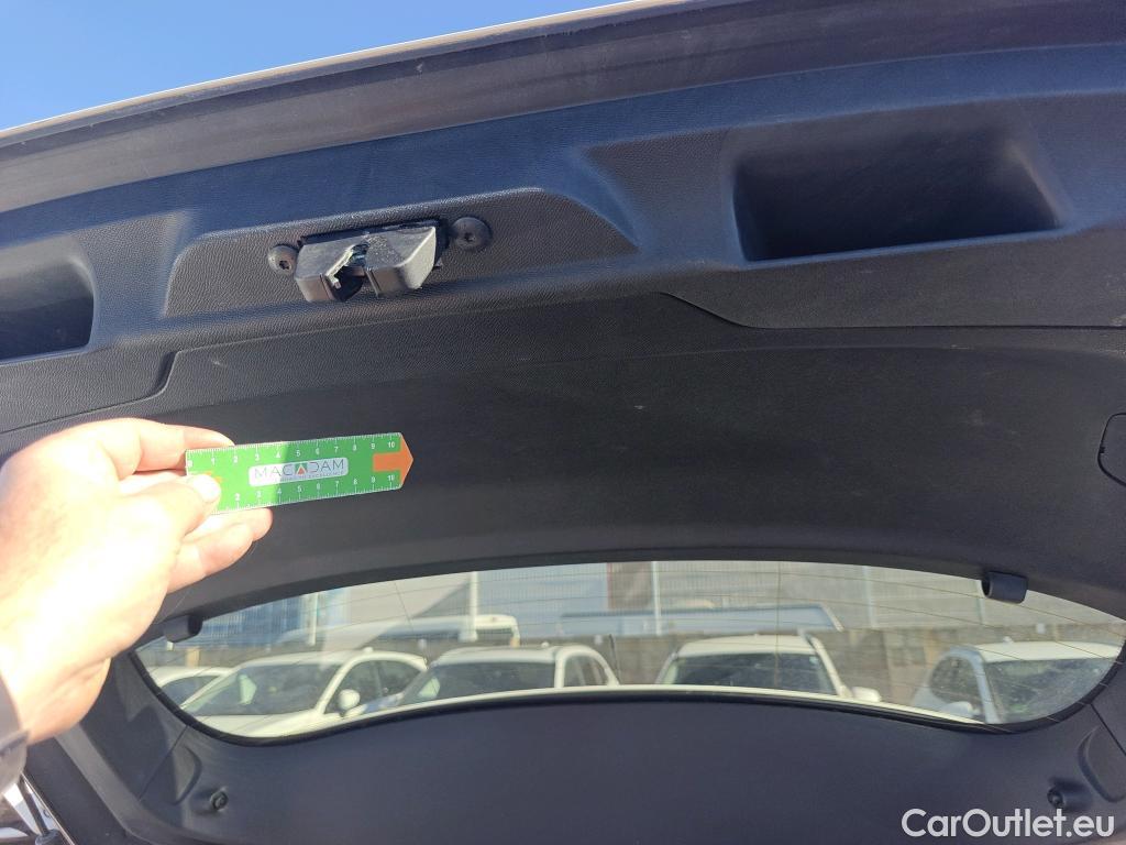  Peugeot  308 PEUGEOT  / 2017 / 5P / berlina con portón 5p Style BlueHDi 130 S&S #17