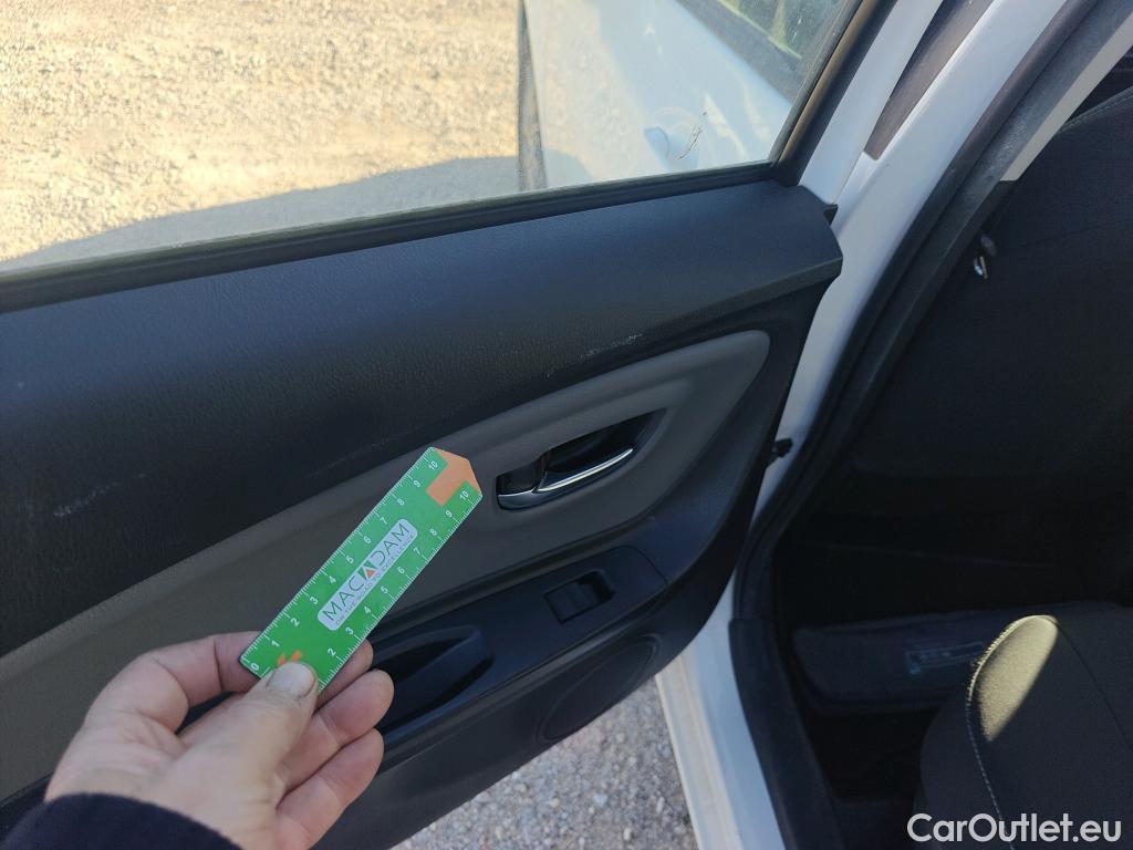  Toyota  Yaris TOYOTA  / 2017 / 5P / berlina con portón 1.5 100H Active Tech #11